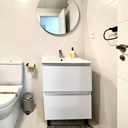Attractive With Shared Pool 아파트